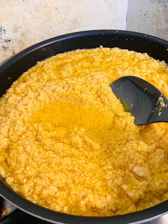 سیر تازه تفت داده شده با روغن